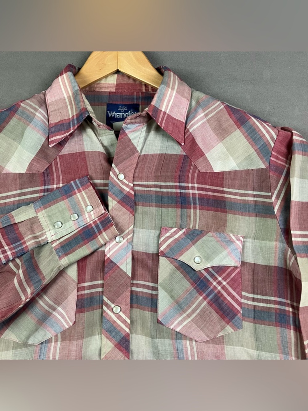 Vintage Wrangler Men’s Shirt Size M Long Sleeve Button Up Pearl Snaps Plaid